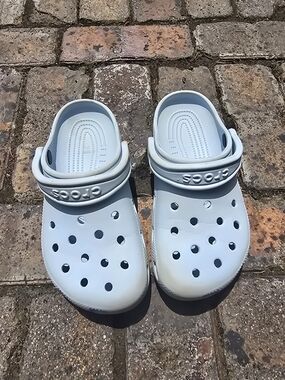 Crocs Kids Classic Clog - Light Blue Size 4 GUC